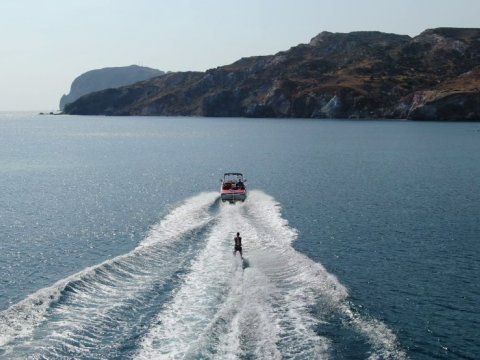water-ski-wakeboard-milos-greece-rentals-lessons.jpg2