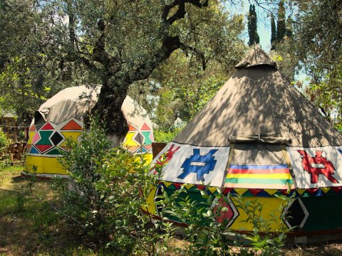 glambing-house-dome0treehouse-bungalowas-tent-lamia-rhaches-greece (3)