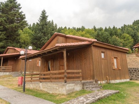 wood-houses-forest-village-karpenisi-megali-kapsi-greece (8)
