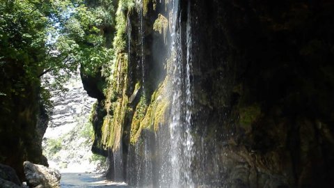 River Trekking in Pantavrechei, Mavri Spilia, Karpenisi