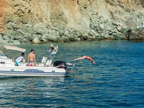 folegandros-boat-snorkeling-trip-tour-greece (12)