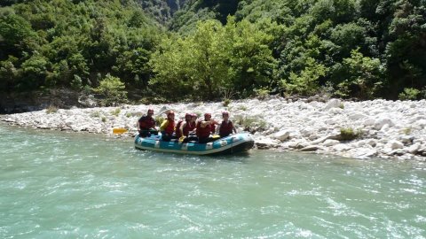 alpine zone arachtos river rafting greece