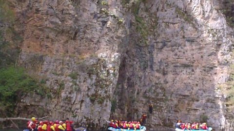 ALPINE ZONE voidomatis river rafting greece ραφτινκγ βοιδοματης ποταμος ελλαδα