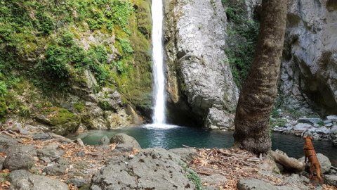 green oliver  pozar thermal springs kounoupitsa waterfall greece hiking πεζοπορια λουτρα ποζαρ 4