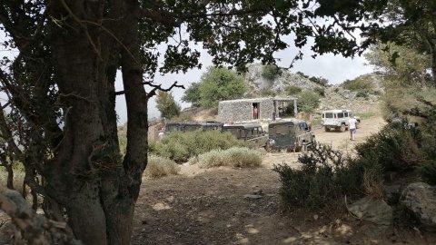 Uncharted Escapes offroad safari tour 4x4 greece chania crete white mountains λευκα ορη χανια