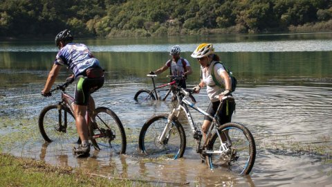 Mountain Bike mtb bicylce Forest Filippiada–Red clay–Ziros lake into the wild preveza greece.jpg4