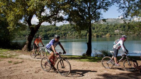 Mountain Bike mtb bicylce Forest Filippiada–Red clay–Ziros lake into the wild preveza greece.jpg3