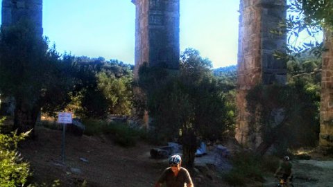 Cycling Lesvos: Under the arcades of the Roman Aqueduct