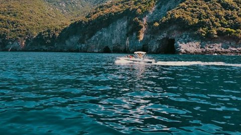 boat trip pelion Scout greece.jpg4