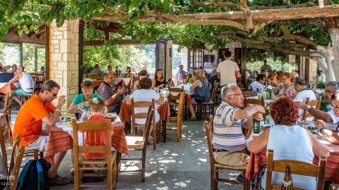 chania 4x4 jeep safari tours greece Shepherd's Hut Lefka Ori Mountain.jpg11
