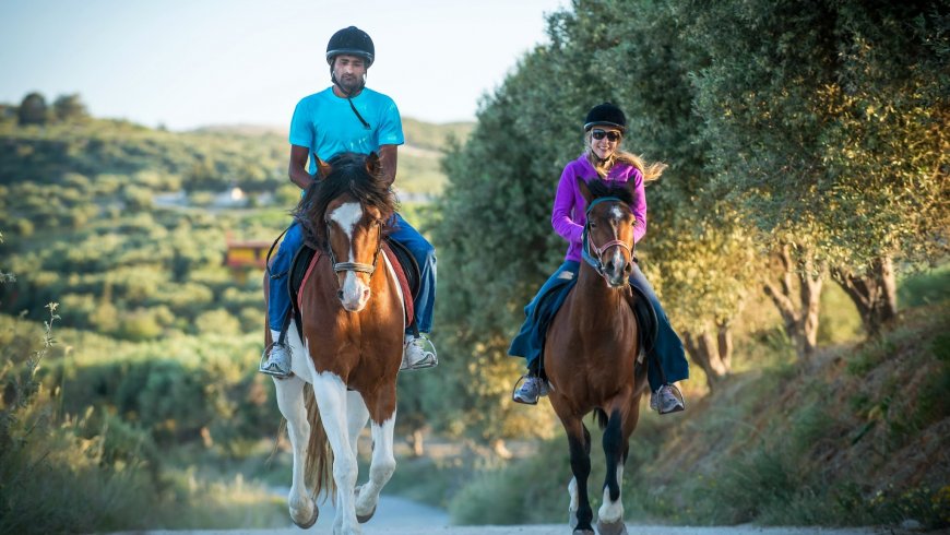 Horseback riding in Diamond Lake