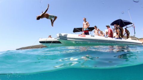 Snorkeling με Φουσκωτό Λευκάδα