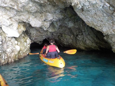 Sea Kayak Tour Lefkada periplus Greece mikros gialos meganisi.jpg12