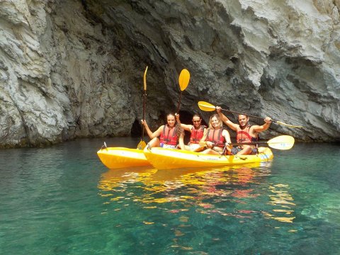 Sea Kayak Tour Lefkada periplus Greece mikros gialos meganisi.jpg11