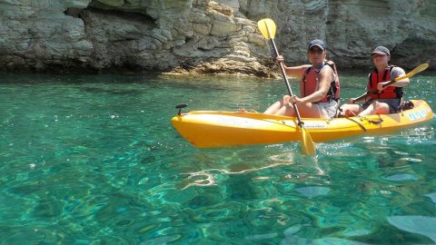 Sea Kayak Tour Lefkada:Mikros Gialos–Agios Ioannis/Meganisi