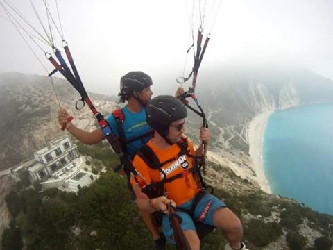 Paragliding Tandem Flights Kefalonia Greece Αλεξίπτωτο Πλαγιά no borders.jpg2