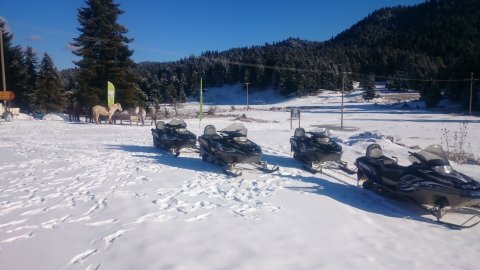 Snowmobile pertouli Greece extreme.jpg7