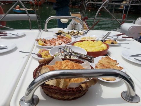 sailing-santorini-greece-ιστιοπλοια-barca-cruise-trip.jpg2