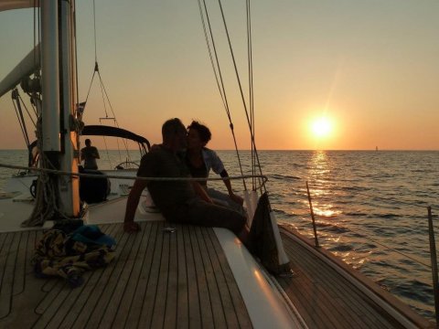 santorini-sailing-greece-sunset-cruise-barca-trip.jpg9