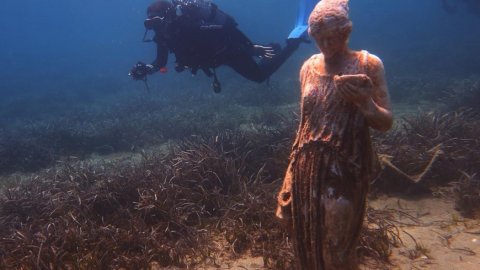 Try Scuba diving in Samos