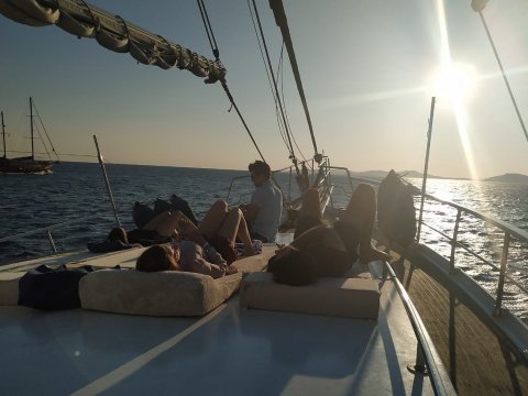 mykonos-sailing-greece-sunset-cruise-ιστιοπλοια-trip.jpg10