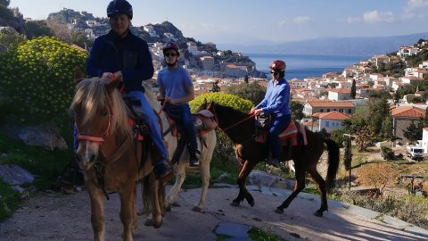 hydra-horse-riding-greece-center.jpg2