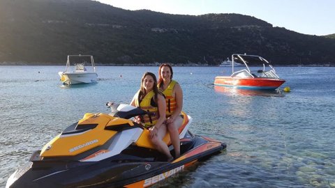 jet-ski-kefalonia-greece-antisamos