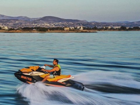 jet-ski-naxos-greece.jpg5