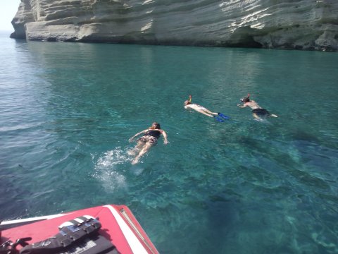boat-trip-milos-tour-greece-σκαφος-βαρκα.jpg4