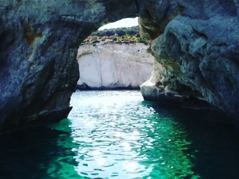 boat-trip-milos-tour-greece-σκαφος-βαρκα