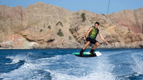 water-ski-wakeboard-milos-greece-rentals-lessons.jpg11