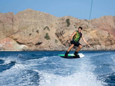 water-ski-wakeboard-milos-greece-rentals-lessons.jpg11