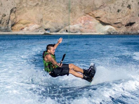 water-ski-wakeboard-milos-greece-rentals-lessons.jpg10