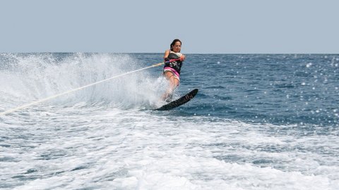 water-ski-wakeboard-milos-greece-rentals-lessons.jpg8