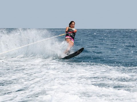 water-ski-wakeboard-milos-greece-rentals-lessons.jpg8