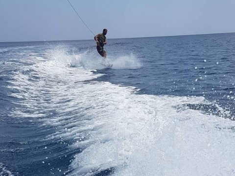 water-ski-wakeboard-milos-greece-rentals-lessons.jpg6