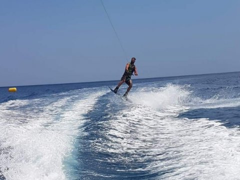 water-ski-wakeboard-milos-greece-rentals-lessons.jpg5