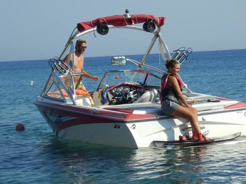 water-ski-wakeboard-milos-greece-rentals-lessons.jpg4