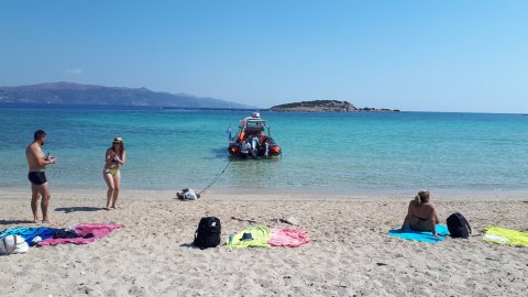 snorkeling-boat-trip-karystos-evia-greece-petali