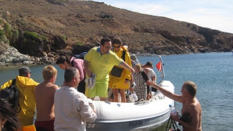 serifos-boat-trip-day-greece-σκαφος.jpg10