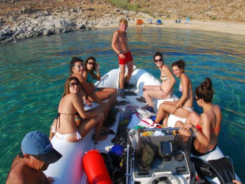 serifos-boat-trip-day-greece-σκαφος
