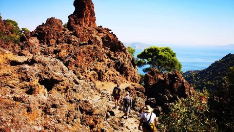 hiking-tour-methana-volcano-greece-peristera-cave-πεζοπορια.jpg12