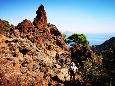 hiking-tour-methana-volcano-greece-peristera-cave-πεζοπορια.jpg12