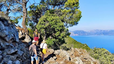 hiking-tour-methana-volcano-greece-peristera-cave-πεζοπορια.jpg8