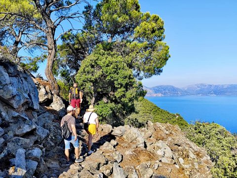 hiking-tour-methana-volcano-greece-peristera-cave-πεζοπορια.jpg8