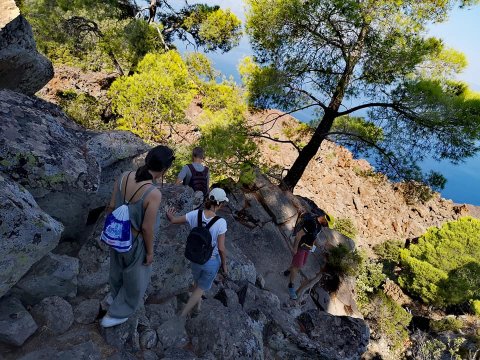 hiking-tour-methana-volcano-greece-peristera-cave-πεζοπορια.jpg5