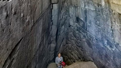 hiking-tour-methana-volcano-greece-peristera-cave-πεζοπορια.jpg2