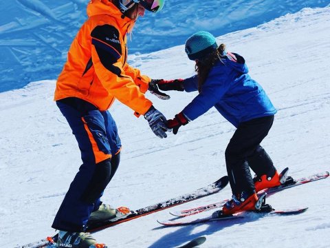 ski-snowboard-lessons-kalavryta-helmos-greece-μαθηματα