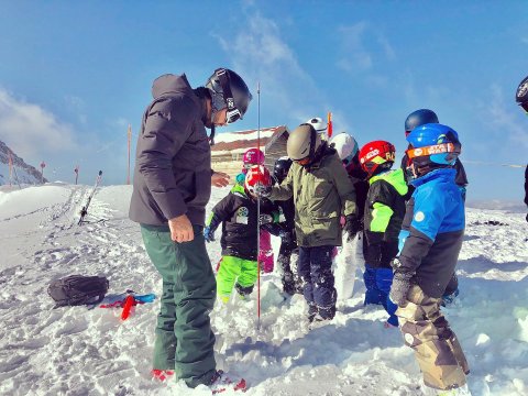 ski-snowboard-lessons-parnassos-μαθηματα-greece-χιονοδρομικο-center