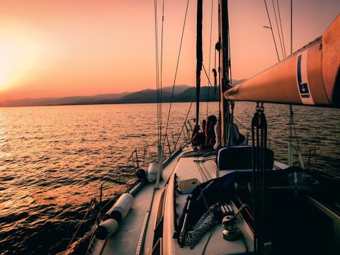 sailing-kavala-sunset-greece-ιστιοπλοια